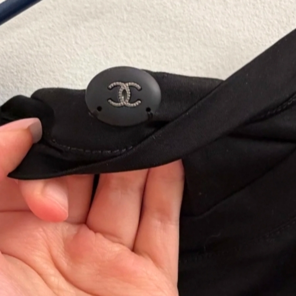 CHANEL Black Tee with White 'Gabrielle Chanel' Logo NEW - Picture 4 of 6